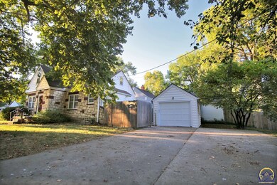 2828 SW 12th St, Topeka, KS 66604 - photo 2