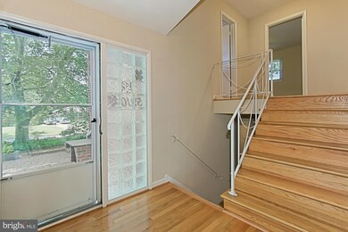 5910 Merritt Place, Falls Church, VA 22041 - photo 4