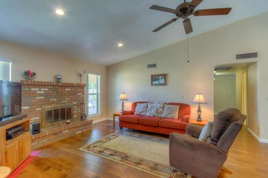 Family Room (3)