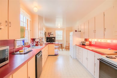 418 Main St, Bethlehem, NH 03574 - photo 5