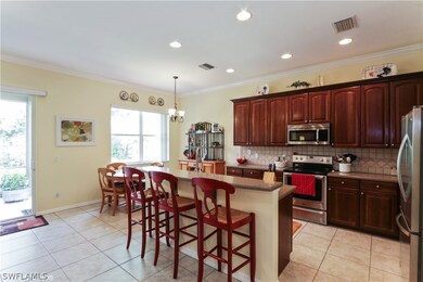 BAR / BREAKFAST NOOK