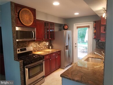 552 Cedarbrook Rd, Southampton, PA 18966 - photo 6