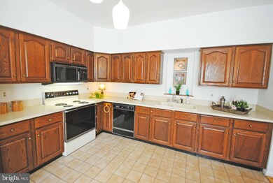 11823 Sherbourne Dr, Lutherville Timonium, MD 21093 - photo 3