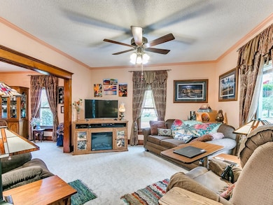 1927 N Story St-38