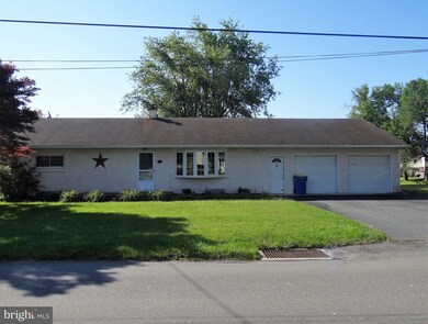 910 Pine St, Honey Brook, PA 19344 - photo 4