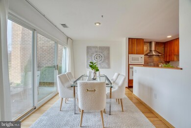 11456 Links Dr, Reston, VA 20190 - photo 7