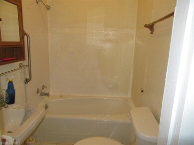 814 Paca St, Pulaski, VA 24301 - photo 6
