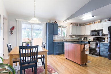 3423 SW Quartz Ave, Redmond, OR 97756 - photo 7