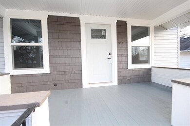 216 W 11th St S, Newton, IA 50208 - photo 3