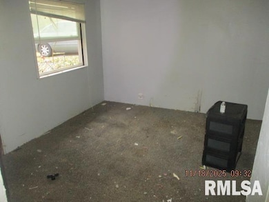 13823 2nd St, Pekin, IL 61554 - photo 2