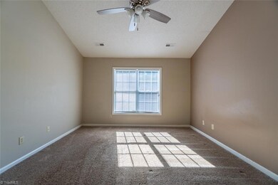 Primary bedroom w Vaulted Ceiling