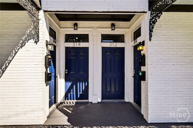 310 W 42nd St, Savannah, GA 31401 - photo 2