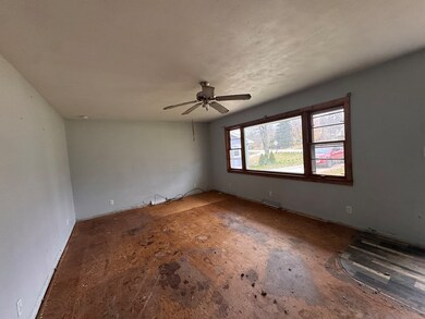 912 Chicago Ave, Dixon, IL 61021 - photo 3