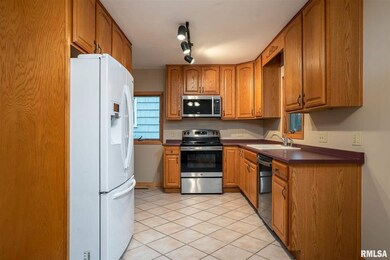 2328 W 10th St, Davenport, IA 52804 - photo 5