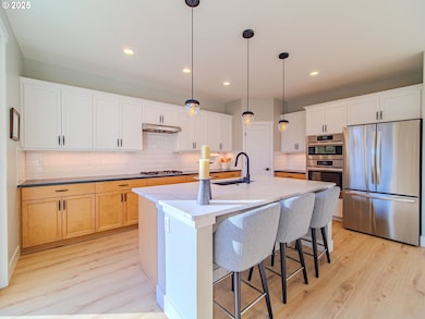 8588 SW Summit Ct, Portland, OR 97225 - photo 4