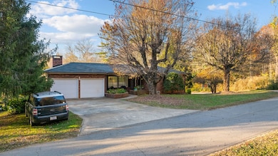 262 Sloan St, Franklin, NC 28734 - photo 5