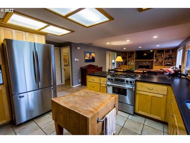 3478 Honeywood St, Eugene, OR 97408 - photo 6