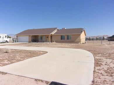 5771 Charan Rd, Rosamond, CA 93560 - photo 3