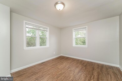 8541 Chestnut Oak Rd, Parkville, MD 21234 - photo 7