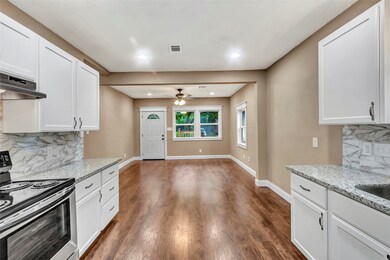 212 W Jordan St, Alvin, TX 77511 - photo 6