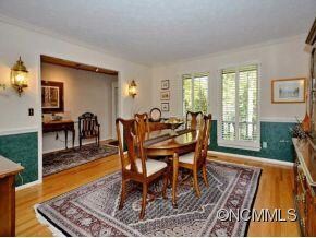SPACIOUS DINING ROOM