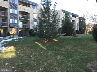 423 Christopher Ave unit 13, Gaithersburg, MD 20879 - photo 2