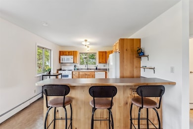 Kitchen with kitchen bar