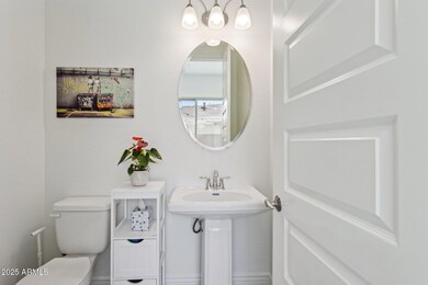46-web-or-mls-22306-n-34th-pl