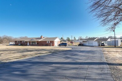 45703 Willow Creek Rd, Shawnee, OK 74801 - photo 2