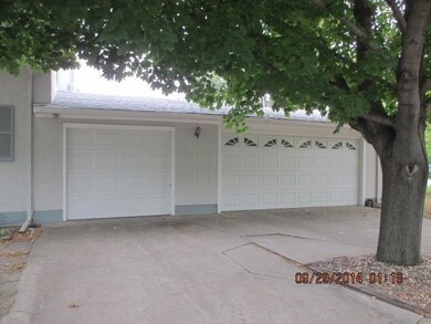 108 N Hunter St, Mitchell, SD 57301 - photo 3