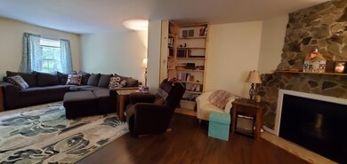 165 Arbutus Ln, Milford, PA 18337 - photo 4