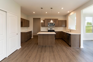 STW5-0025-00 Saxon G-9-dining