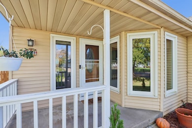 931 Clover Ln, de Forest, WI 53532 - photo 6