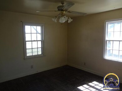 2021 SW Wayne Ave, Topeka, KS 66604 - photo 5