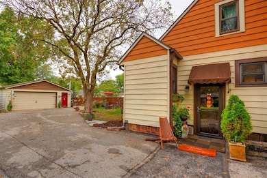 2904 48th St, Des Moines, IA 50310 - photo 6