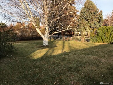 1100 3rd St NE, East Wenatchee, WA 98802 - photo 7