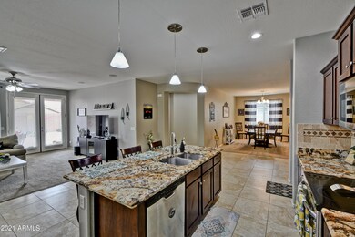 6Kitchen_Family_Dining