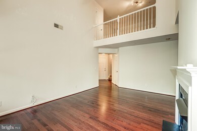 46614 Drysdale Terrace unit 301, Sterling, VA 20165 - photo 5