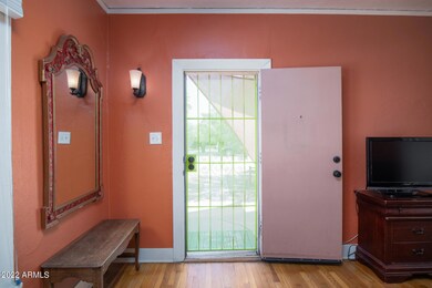 2046 E Mitchell-6