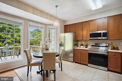 3113 Sutherland Hill Ct, Fairfax, VA 22031 - photo 4