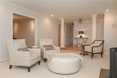 Beautiful livingroom, new carpeting...freshly pain