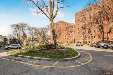 2 Fisher Dr unit 418, Mount Vernon, NY 10552 - photo 2