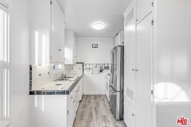 1352 Ocean Park Blvd unit F, Santa Monica, CA 90405 - photo 5