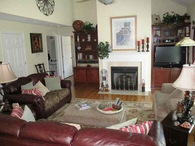 4612 N Weaverridge Blvd, Peoria, IL 61615 - photo 2