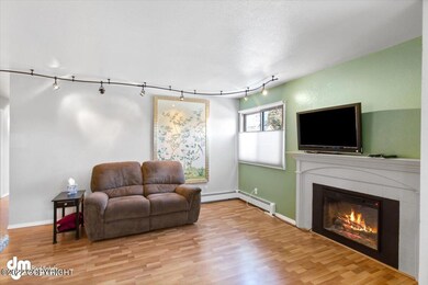 07-Living Room SM_DMD_0547