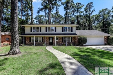 Beautiful traditional colonial , New roof, new gar