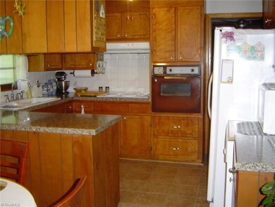 5277 Sweetwater Ct, Greensboro, NC 27407 - photo 5