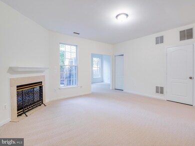 13080 Park Crescent Cir, Herndon, VA 20171 - photo 4