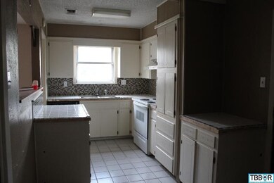 1201 Collins Ave, Copperas Cove, TX 76522 - photo 2