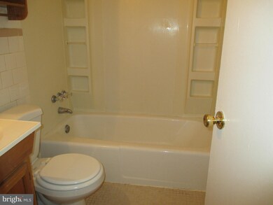 100 W Taylor Run Pkwy, Alexandria, VA 22314 - photo 6